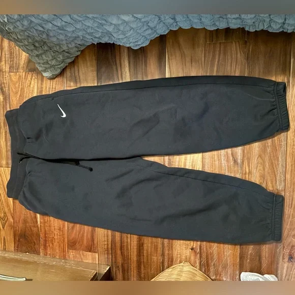 Nike Women’s Black Fleece Joggers | Swoosh Logo | Cozy Sweatpants - Picture 2 of 7